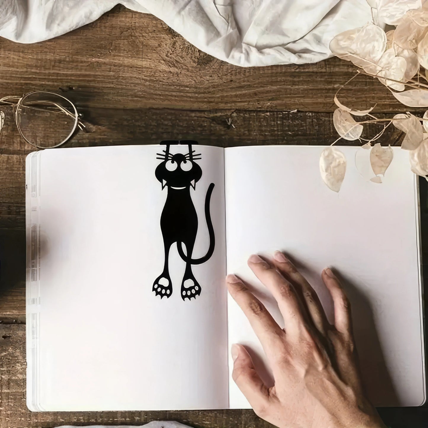 2/4 Black Cat Bookmarks, Lightweight and Easy To Carry, Efficient for Marking Book Pages, Suitable for Students and Book Fans