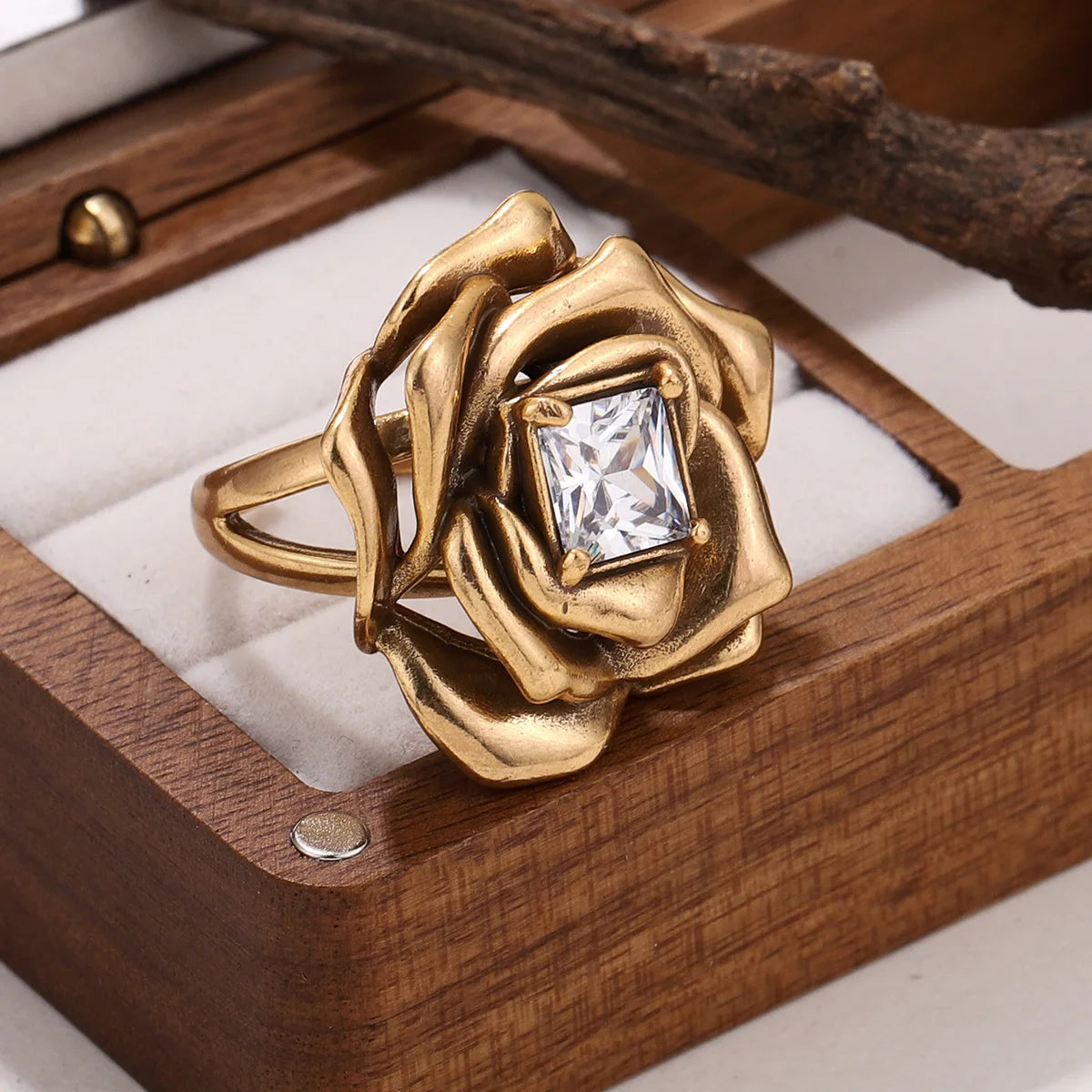 Vintage Jewelry Elegant Temperament Metal Flower Open Ring for Women Female Gifts Delicate Design Finger Accessories