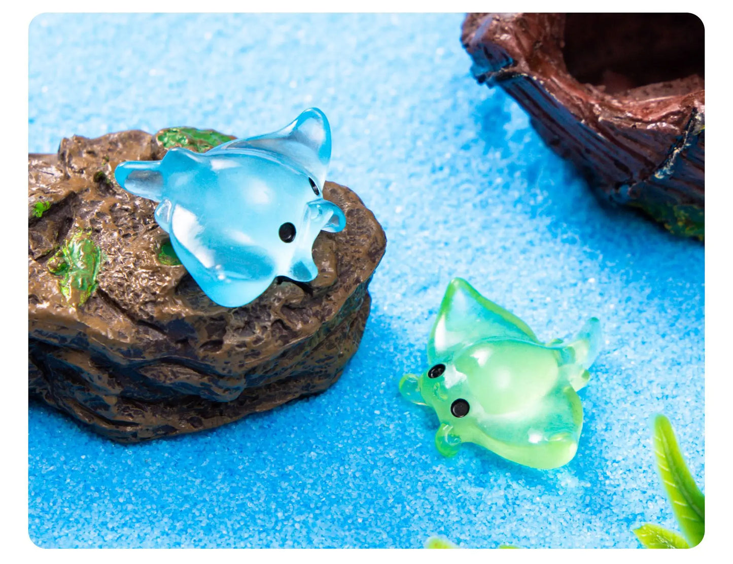 30pcs Cartoon Manta Ray Luminous Ocean Animal Ornament Resin Craft Cute Ocean Animal Miniature Figurines DIY Mini Animals Statue