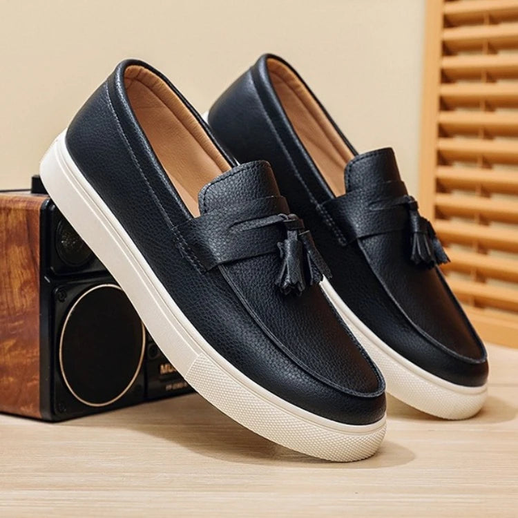 Fashion versatile men's board shoes low cut sleeves flat feet men's shoes tassel pendants men's casual sports shoes