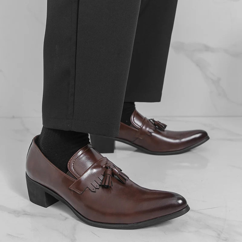 Pointed Fringed Leather Shoes for Men Casual British Style High Heels One-Piece Versatile for All Occasions Trendy for Business