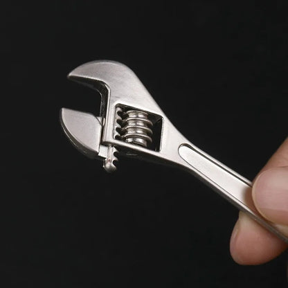 1PCS Mini Adjustable Wrench Key Chain Adjustable Metal Spanner Keyring Hand Tool Rotatable Nut Small And Portable Hand Tool Key