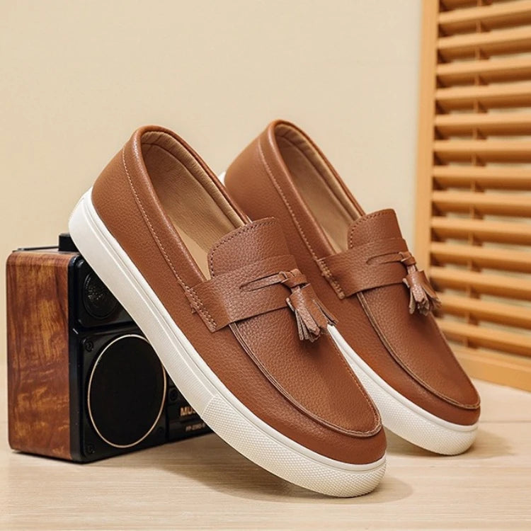 Fashion versatile men's board shoes low cut sleeves flat feet men's shoes tassel pendants men's casual sports shoes