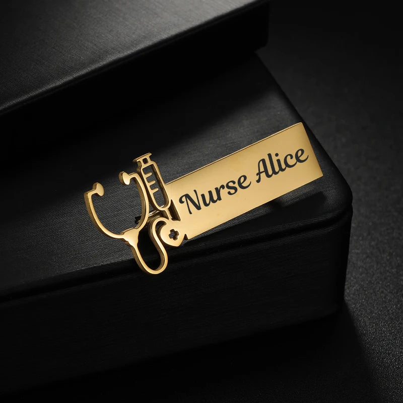 Bluelory Custom Engraved Name Stethoscope Brooch Stainless Steel Lapel Pin Fashionable Chest Accessory Badge Entry Gifts