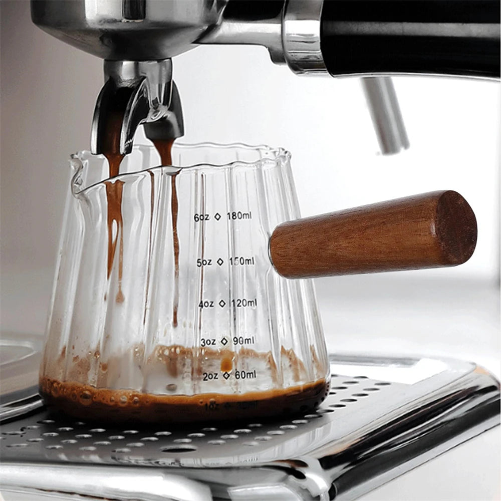 1/2pcs Coffee Cup with Wood Handle 180ml Clear Scale Espresso Shot Glass with V-Shaped Mouth Single Milk Frother Measuring Cup