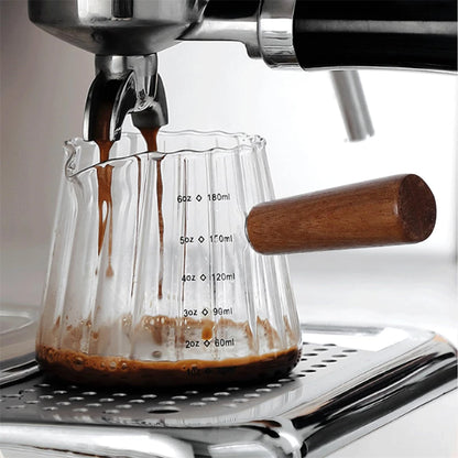 1/2pcs Coffee Cup with Wood Handle 180ml Clear Scale Espresso Shot Glass with V-Shaped Mouth Single Milk Frother Measuring Cup