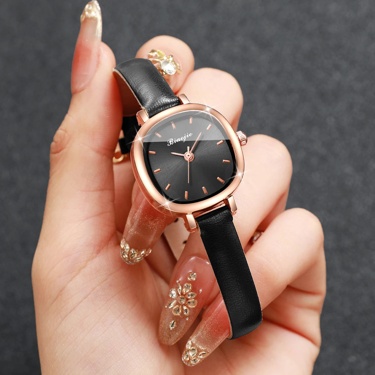 5PCS Elegant Women Watch Jewelry Set Fashion Leather Strap Quartz Wristwatch Heart Necklace Earrings Bracelet Gift (Without Box)