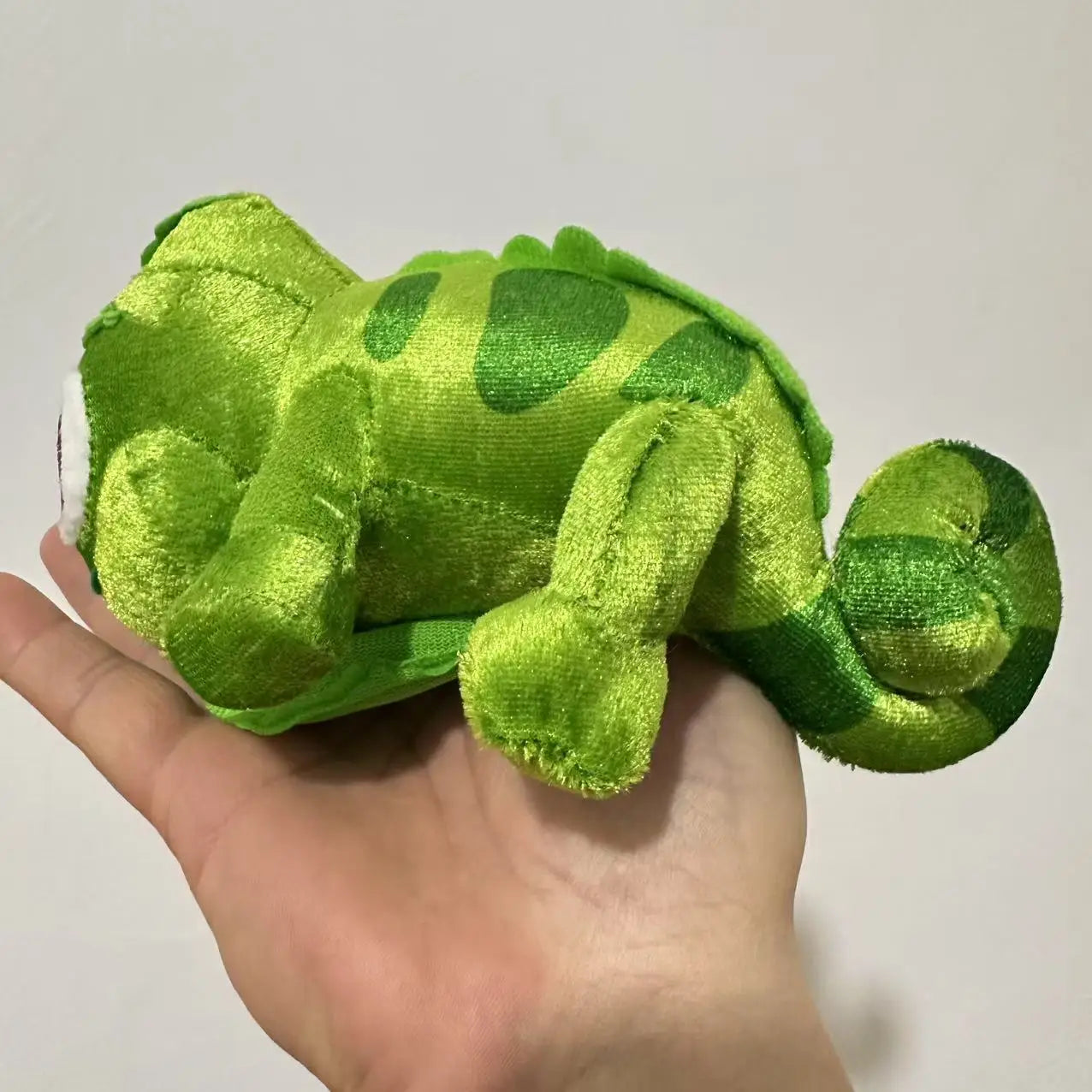 Cute Chameleon Plush Dolls Sit on Shoulders Plush Toys Stuffed Creative Lizard Doll Clothing Accessories for Kid Birthday Gift
