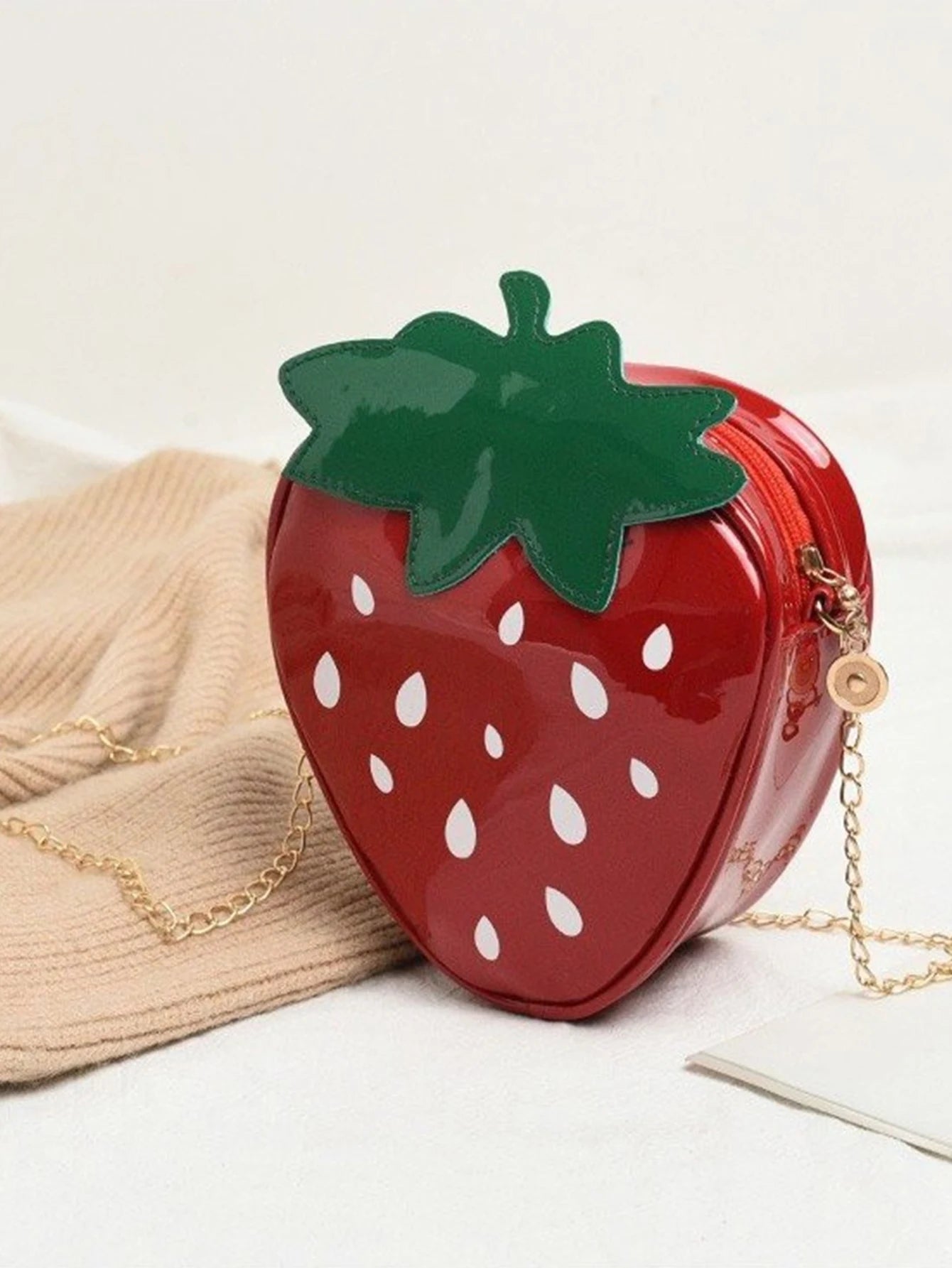 New Style Cute Strawberry-Themed Women's Fashionable Versatile Crossbody Bag with a Chain