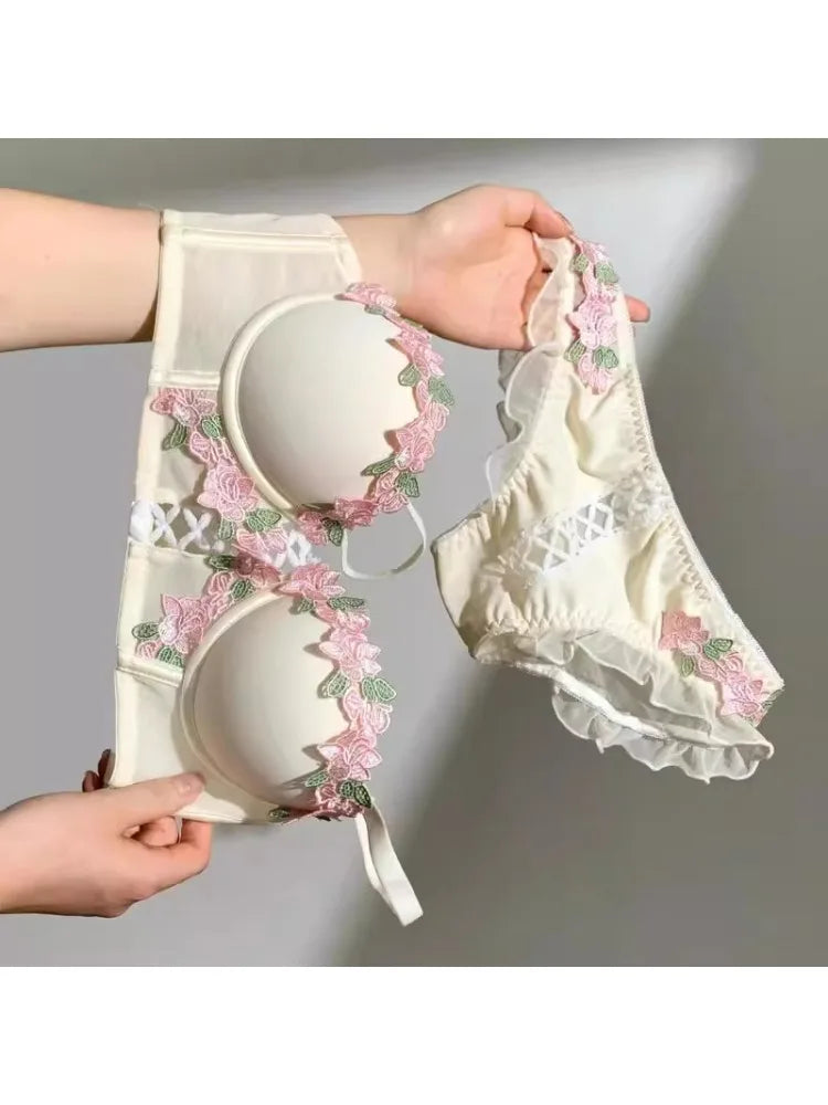 Women's Sweet Vintage Floral Embroidered Wireless Bra Set, Push Up Lace Bralette for Small Bust Daily Wear