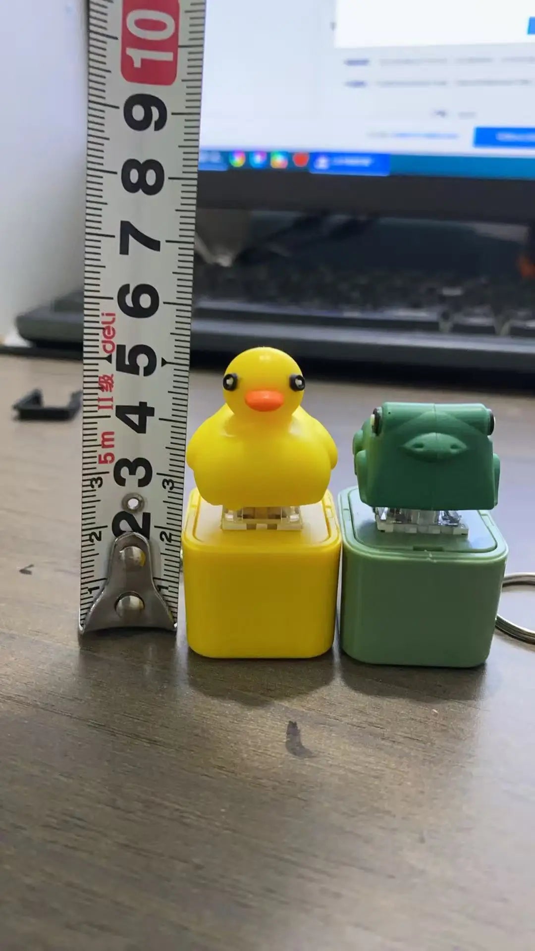 Lizard Frog Duck Button Keychain Decompression Toys Funny Lizard Sounds And Flash Effects Rechargeable Portable Stress  Toy