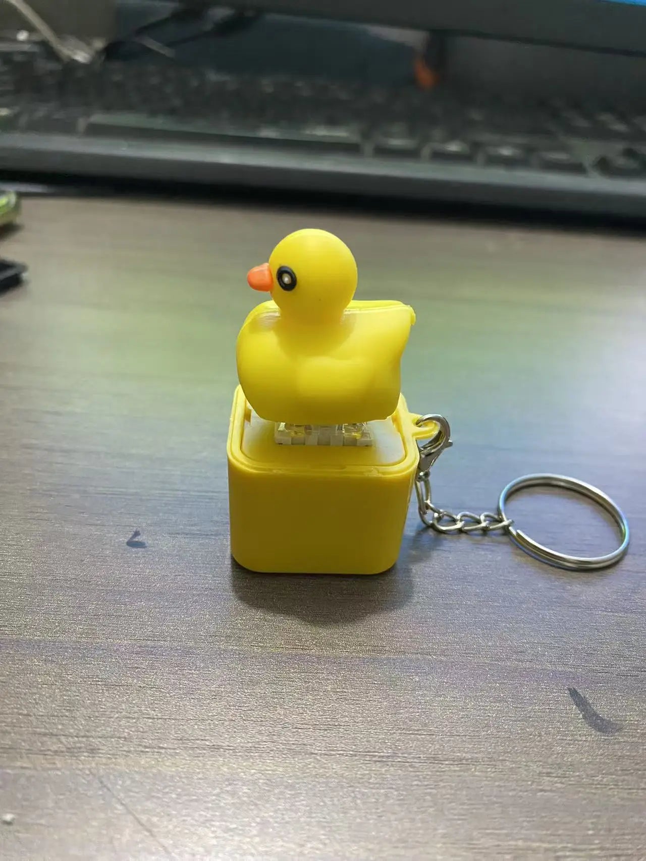 Lizard Frog Duck Button Keychain Decompression Toys Funny Lizard Sounds And Flash Effects Rechargeable Portable Stress  Toy
