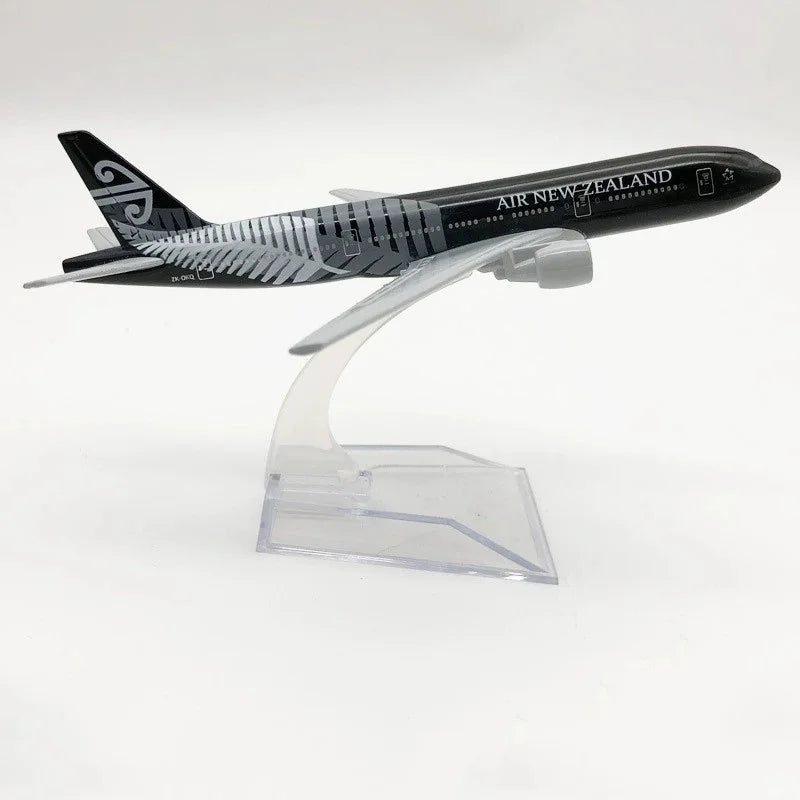 16cm B777 Kids Airplane Air New Zealand 1:400 Scale 777 Aircraft Model with Base Alloy Plane Toy For Collectible Airplane