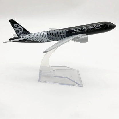 16cm B777 Kids Airplane Air New Zealand 1:400 Scale 777 Aircraft Model with Base Alloy Plane Toy For Collectible Airplane