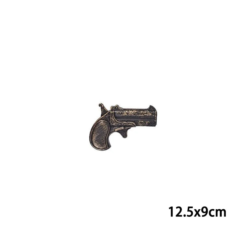 Vintage Carved Pirate Toy Gun 3D Relief Pistol Model Ornament Plastic Simulation Collection Non-shooting Halloween Cos Prop