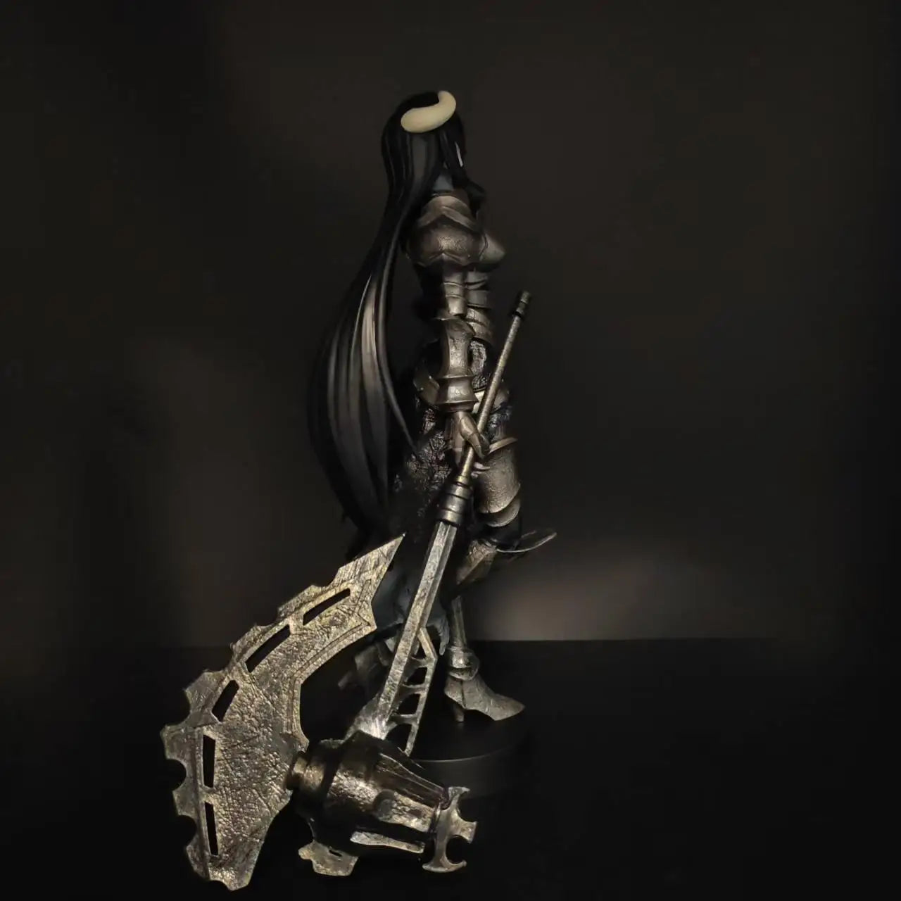 Overlord Armor Ver Figure 24cm Long Hair Demon Horns Battle Axe Statue Anime Model Heavy Metal Texture Armor Knight Figure
