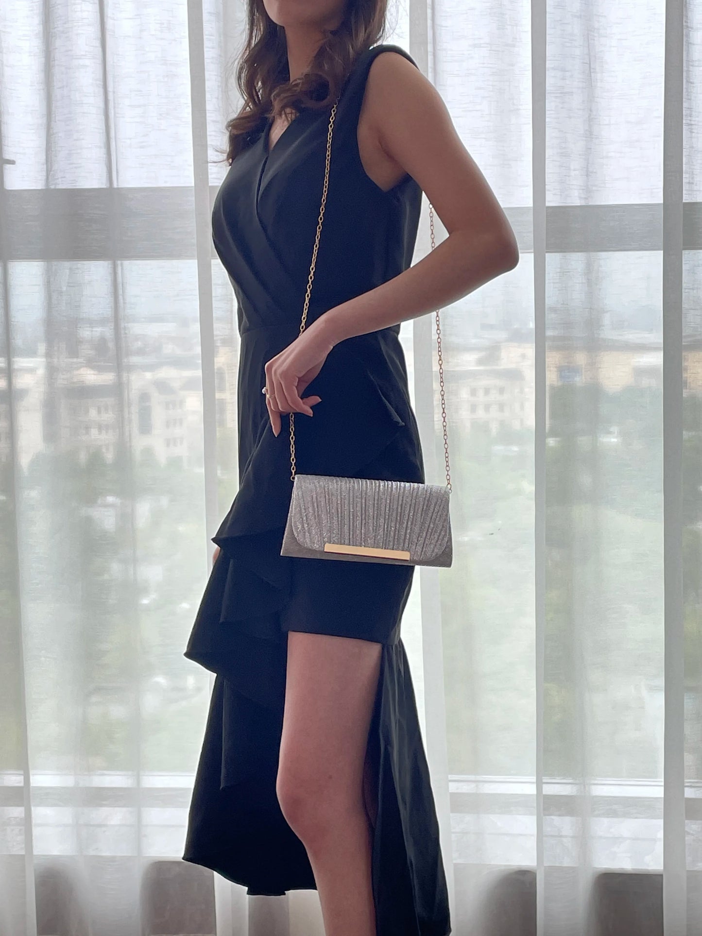 Decorative sequin pleated dinner bag Pop metal chain shoulder bag Wedding party storage bag Premium banquet evening dress bag