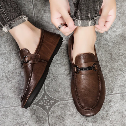 Breathable men's casual shoes in spring and summer leisure trend retro horse-bit buckle bean shoes fashion set foot pedal.