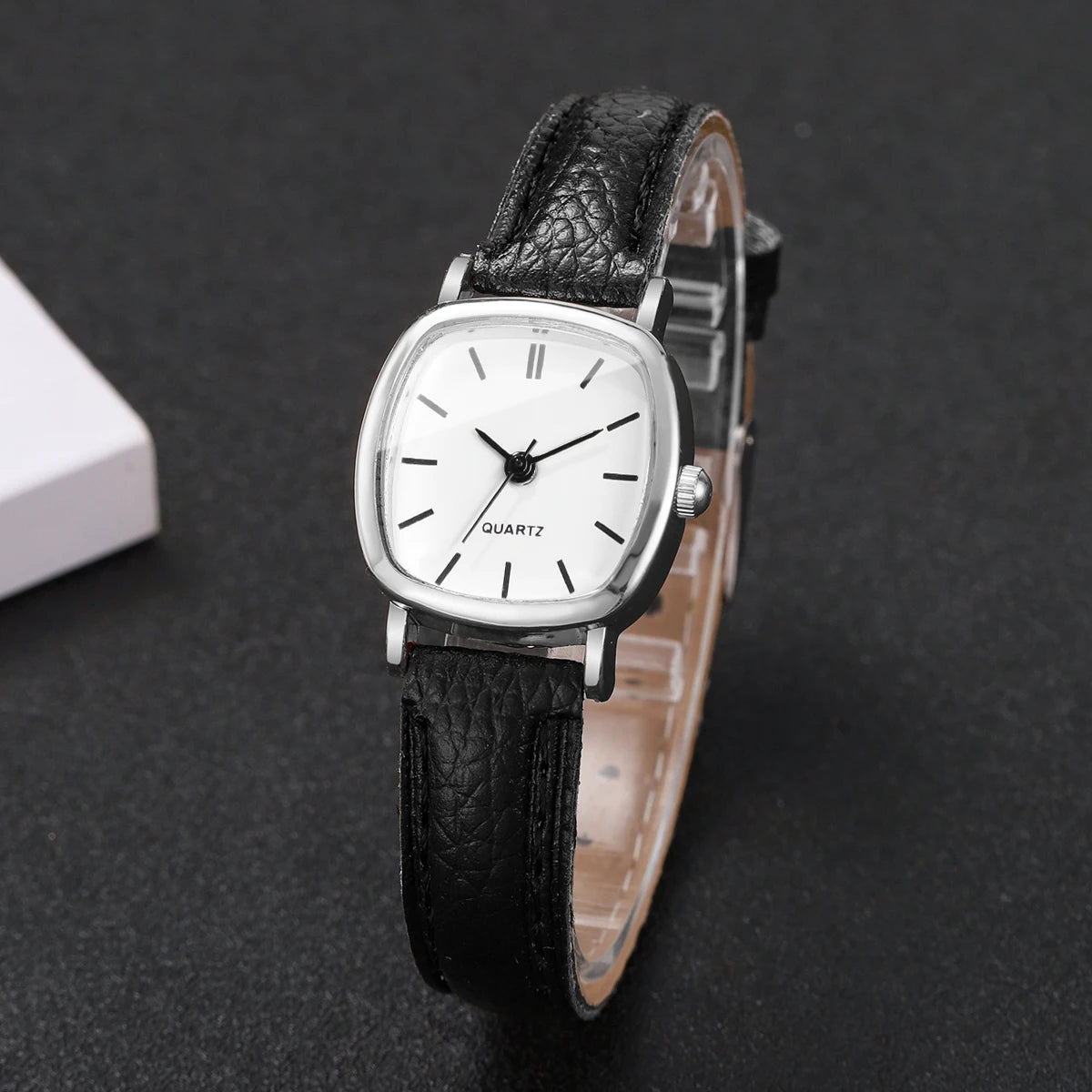 Fashion Minimalism Women Watches Small Square Dial Leather Strap Quartz Watch for Girls Clock（Without Box）
