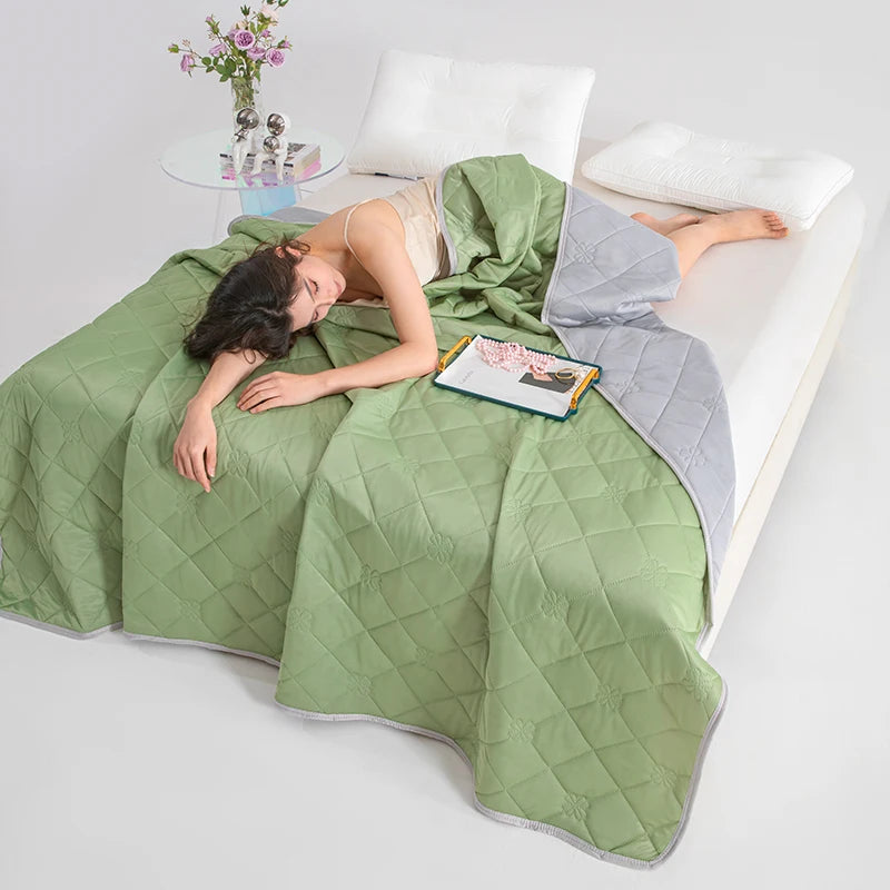 Grade A Cooling Summer Blanket for Bed Soft Breathable King Summer Quilt Queen Air Condition Comforter Lightweight Cool Duvet