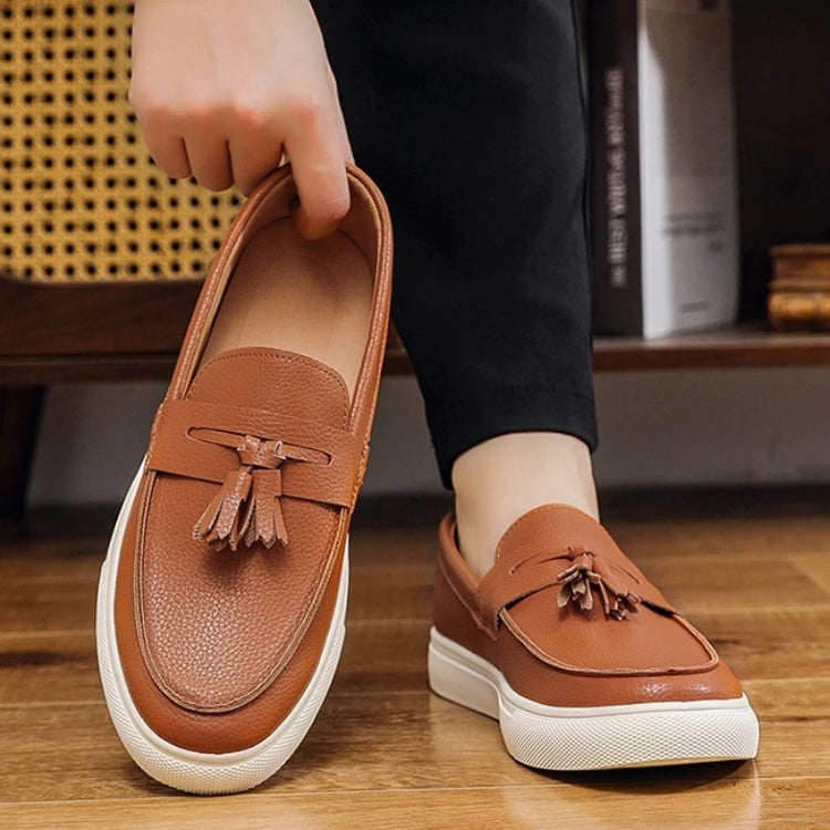 Fashion versatile men's board shoes low cut sleeves flat feet men's shoes tassel pendants men's casual sports shoes