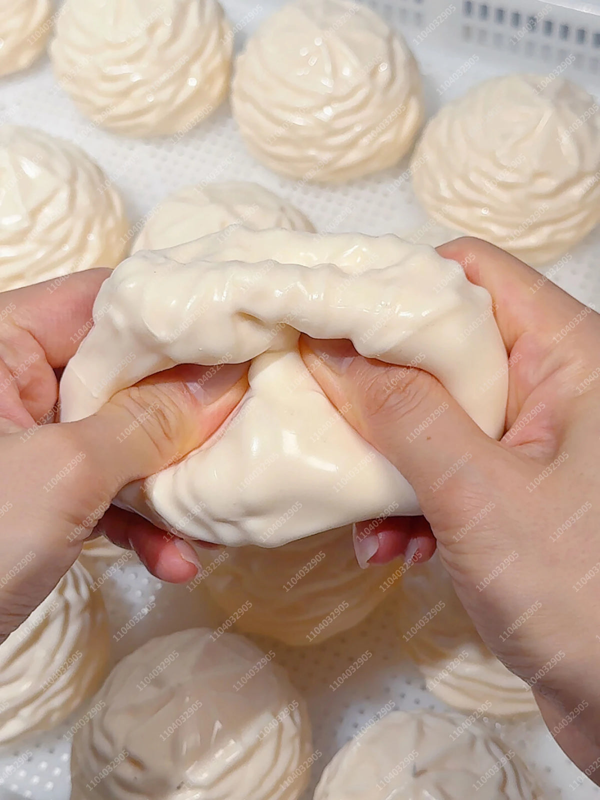 Crunchy Whipping Cream Stress Ball Squishy Toys Moldable Whipped Cream Squeeze Ball ASMR Anti Stress Fidget Toys for Adults