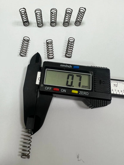 10 sztuk/partia Micro Mała Sprężyna Ściskana 0,5mm/0,6mm/0,7mm Średnica Zewnętrzna 4-12mm Długość 5mm do 50mm Naprawa Narzędzi Chirurgicznych i Elektroniki