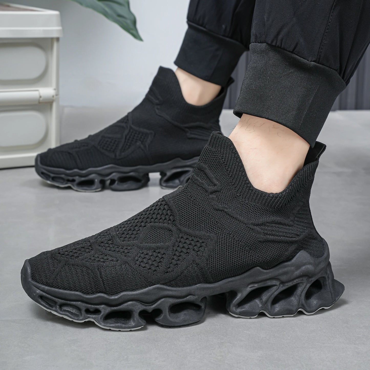 Men's breathable fly woven mesh blade sole for summer, trendy and fashionable men's shoes for one step