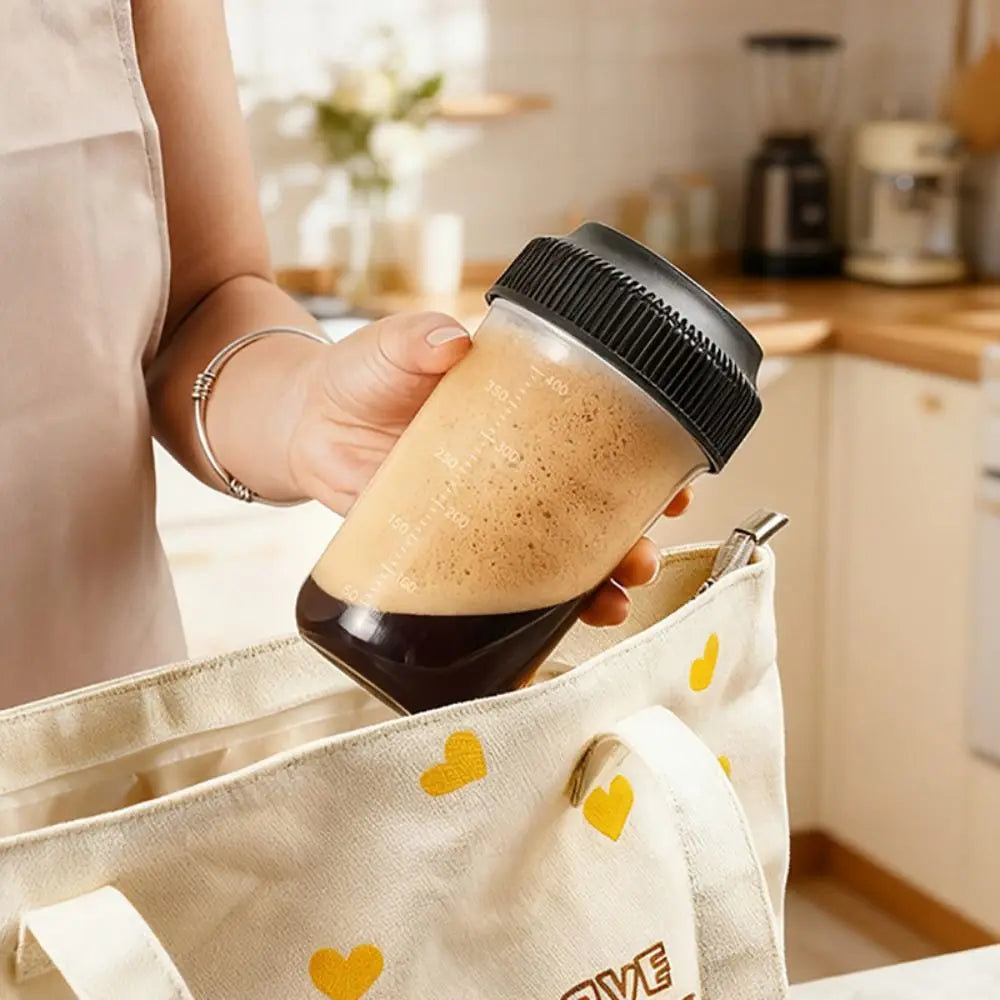Microwave Safe Plastic Shaker Bottle with Scale 560ML Tumbler Leakproof Coffee Mixing Bottle Smoothies