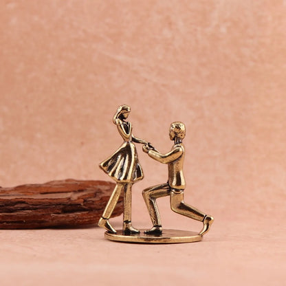 Mini Brass Couple Proposal Decorations Gifts for Lovers Decoration Miniature Bedroom Desk Decoration Valentine's Day Gift