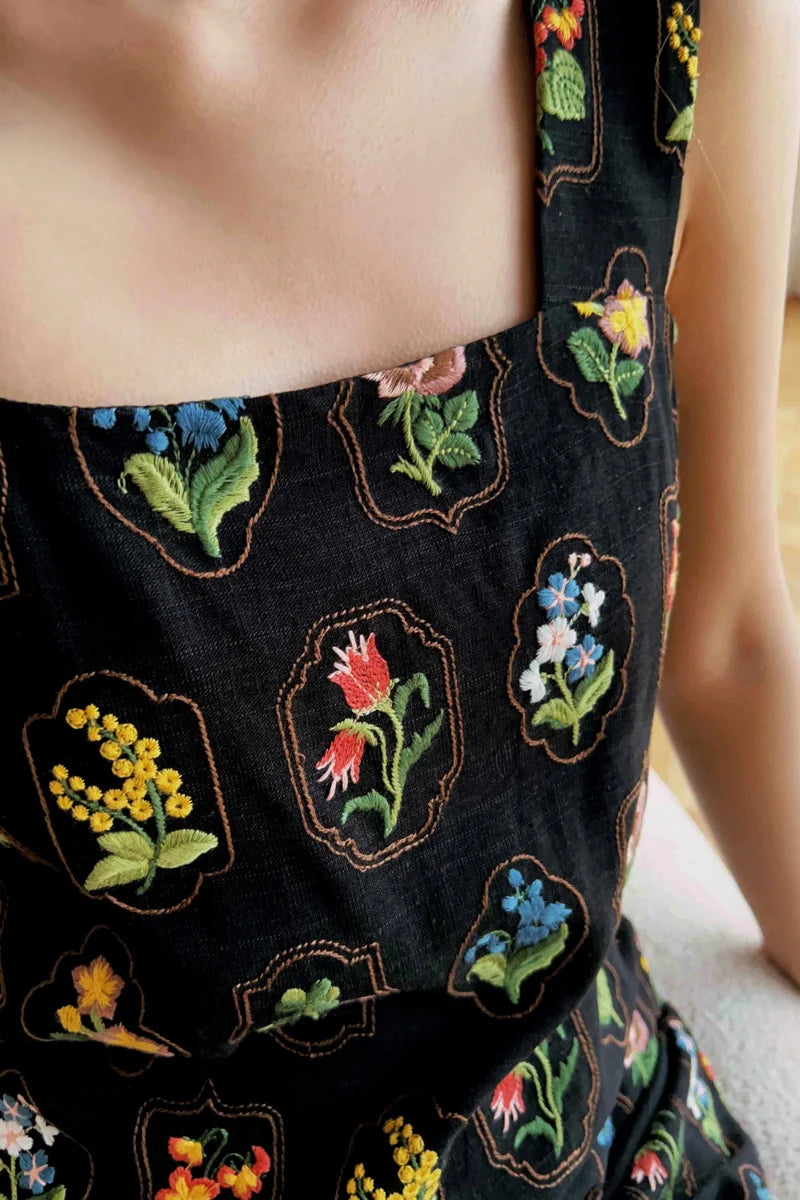 Summer Embroidery Spaghetti Strap Dress Women's Dress Square Collar Sundress Knee-Length A-LineSkirt Y2K 2025 DABUWAWA DM2BDX003