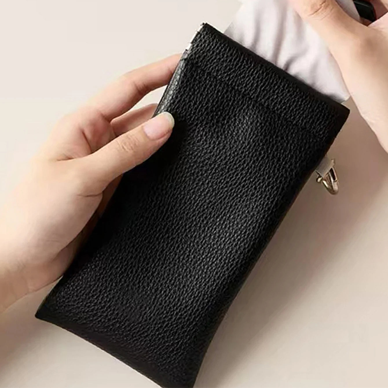 1pc PU Leather Sunglasses Pouch with Keyring Portable Soft Scratch-Resistant Eyeglass Case for Women Men Daily Office & Travel