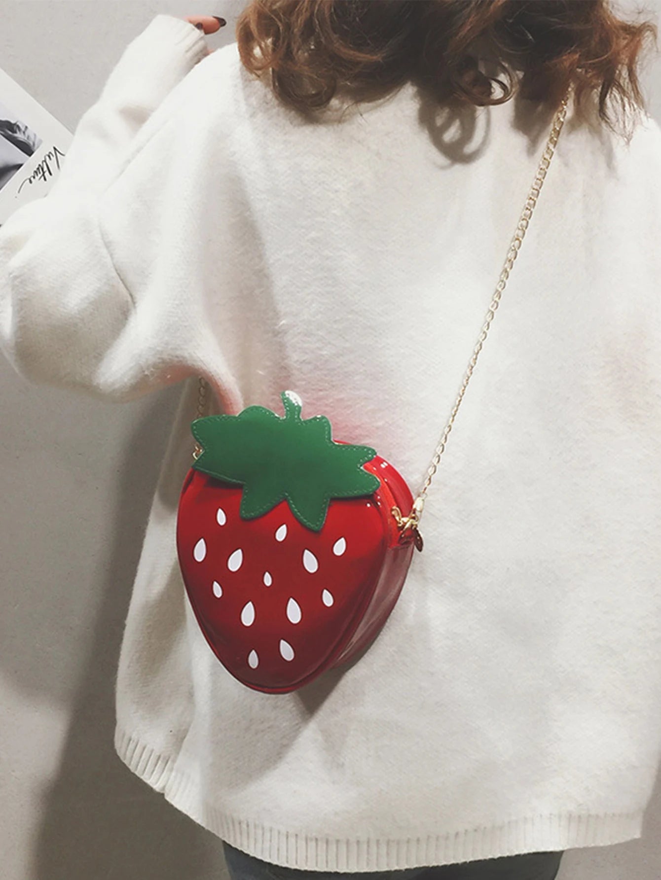 New Style Cute Strawberry-Themed Women's Fashionable Versatile Crossbody Bag with a Chain