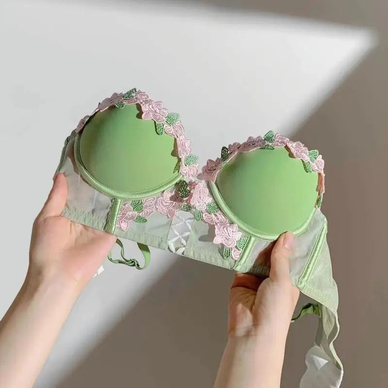 Women's Sweet Vintage Floral Embroidered Wireless Bra Set, Push Up Lace Bralette for Small Bust Daily Wear