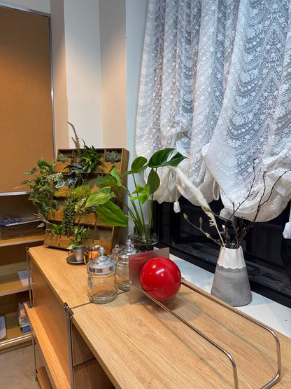 Modern Gravity Ball Book Holder – Bauhaus Mid-Century Desktop Organizer, Chic Magazine & Newspaper Rack, Stylish Office Desk