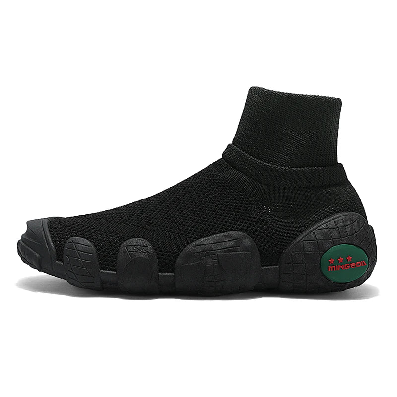 Men's Breathable Knit Running Shoes, a pair of men's outdoor casual sneakers for spring and summer, sizes 39–46