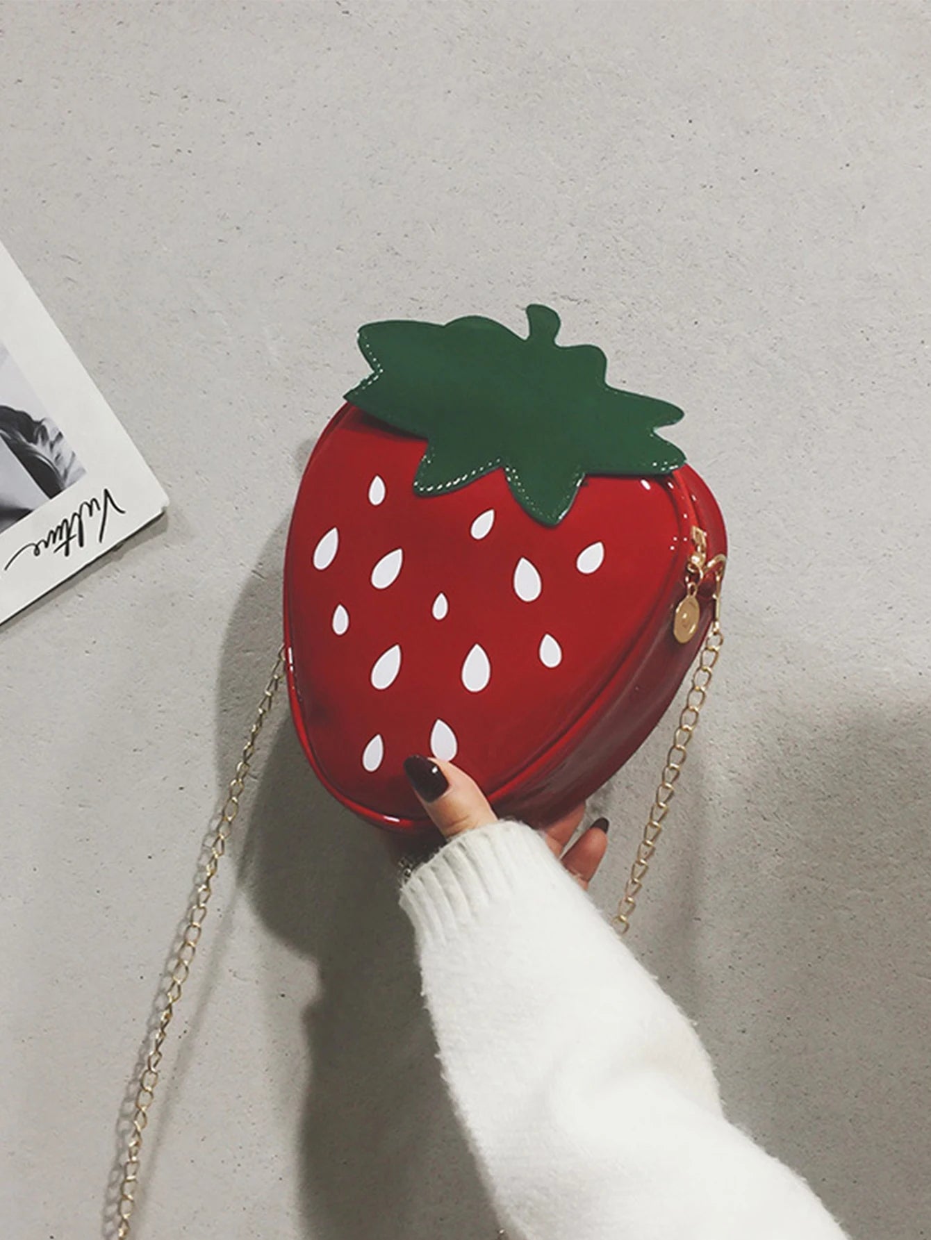 New Style Cute Strawberry-Themed Women's Fashionable Versatile Crossbody Bag with a Chain
