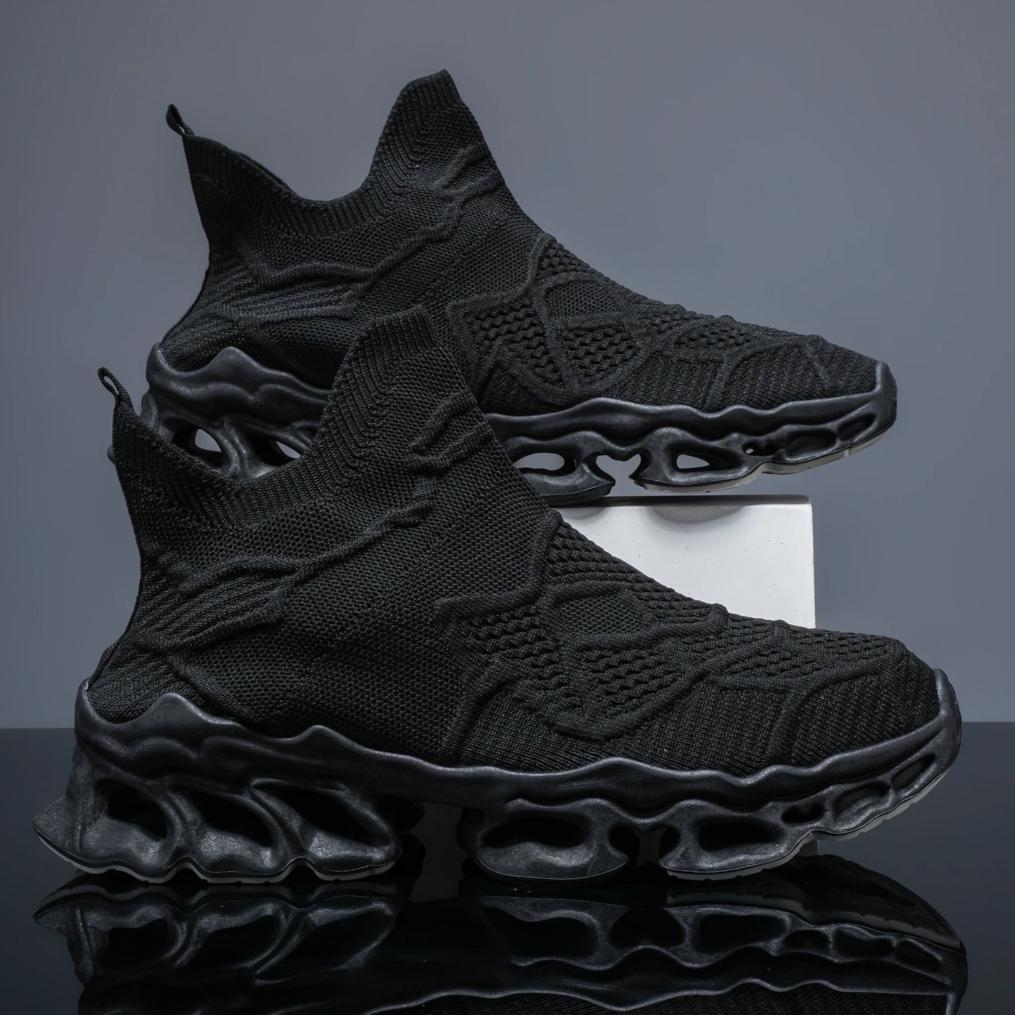Men's breathable fly woven mesh blade sole for summer, trendy and fashionable men's shoes for one step