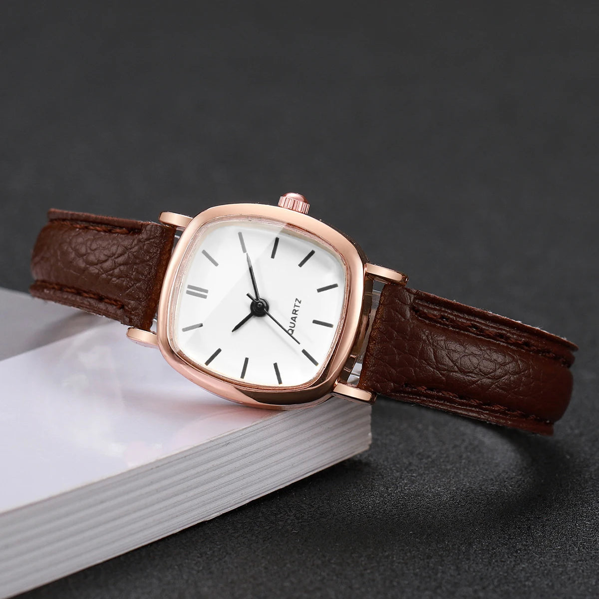 Fashion Minimalism Women Watches Small Square Dial Leather Strap Quartz Watch for Girls Clock（Without Box）