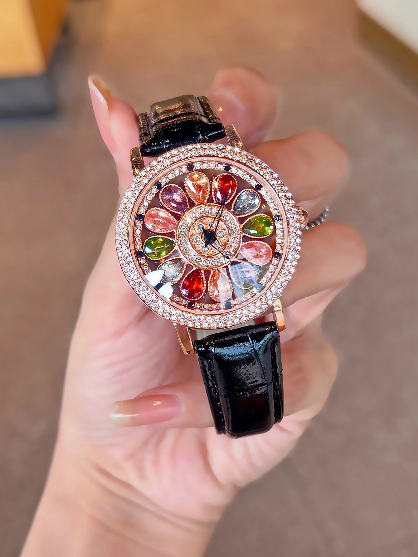 A dazzling and stylish luxury women's watch, quartz watch set with colored rhinestones and featuring a captivating rotating dial