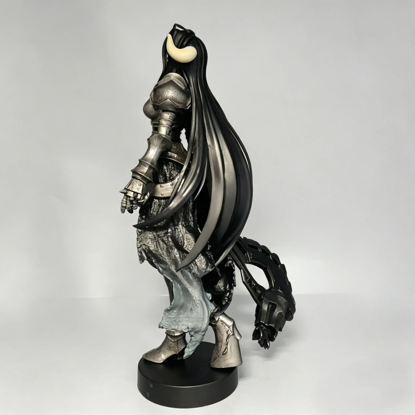 Overlord Armor Ver Figure 24cm Long Hair Demon Horns Battle Axe Statue Anime Model Heavy Metal Texture Armor Knight Figure