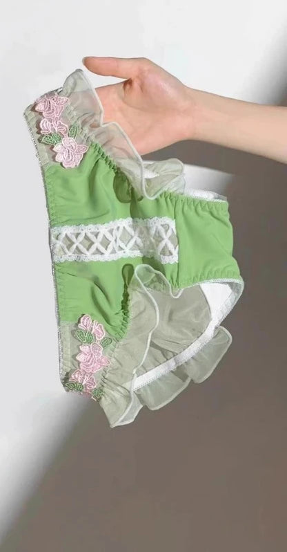MOYISU Victorian Underwear Set - Delicate Cream Bralette with Floral Stitch, Retro Sweetheart Neckline for Petite Bust Elegance