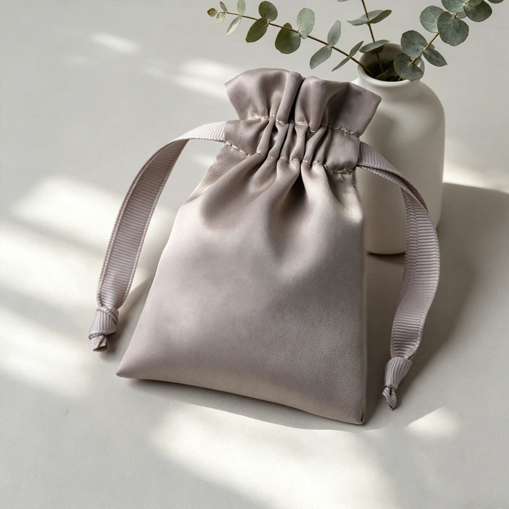 100Pcs Personalized Logo Jewelry Packaging Silk Satin Drawstring Bag Wedding Favors Candy Gift Pouch Ring Bracelet Cosmetic Sack