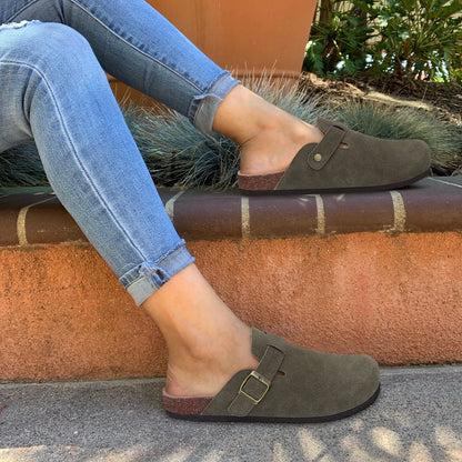 Comwarm Cork Footbed Clogs For Women Men Fashion Leather Mules Comfort Potato Shoes With Arch Support Indoor Outdoor Flat Slides