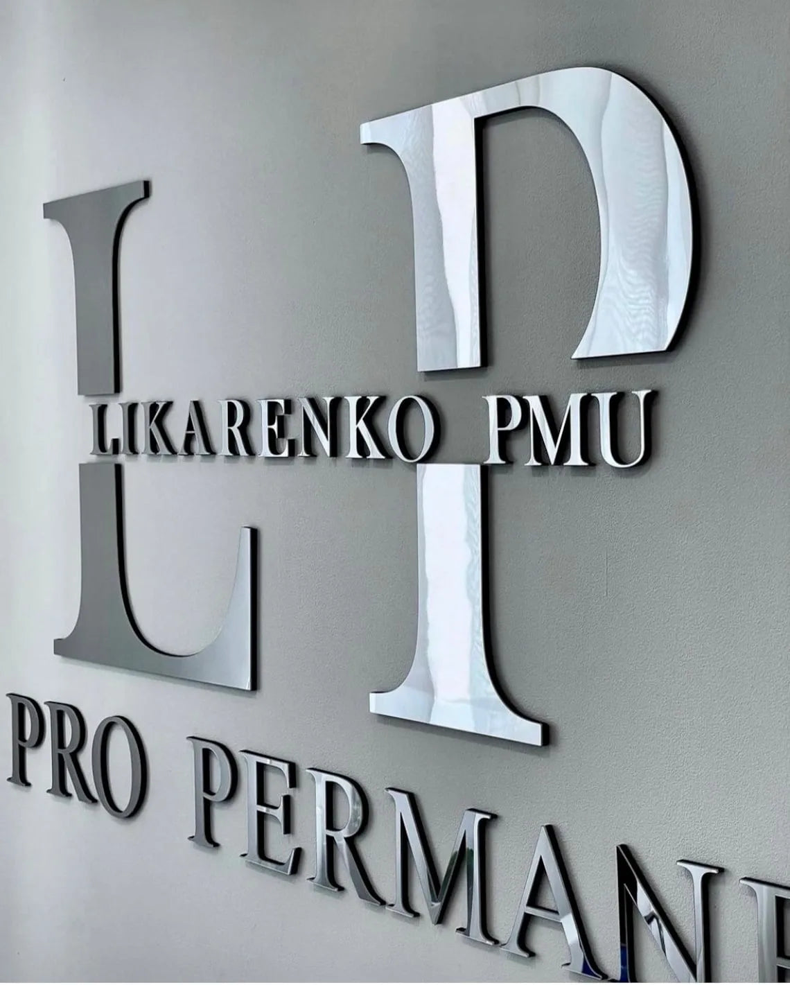 Custom Large 3D Business Logo Sign Personalized Wall Mounted Acrylic Wall Sign for Beauty Salon UV Print Logo Room Decorations