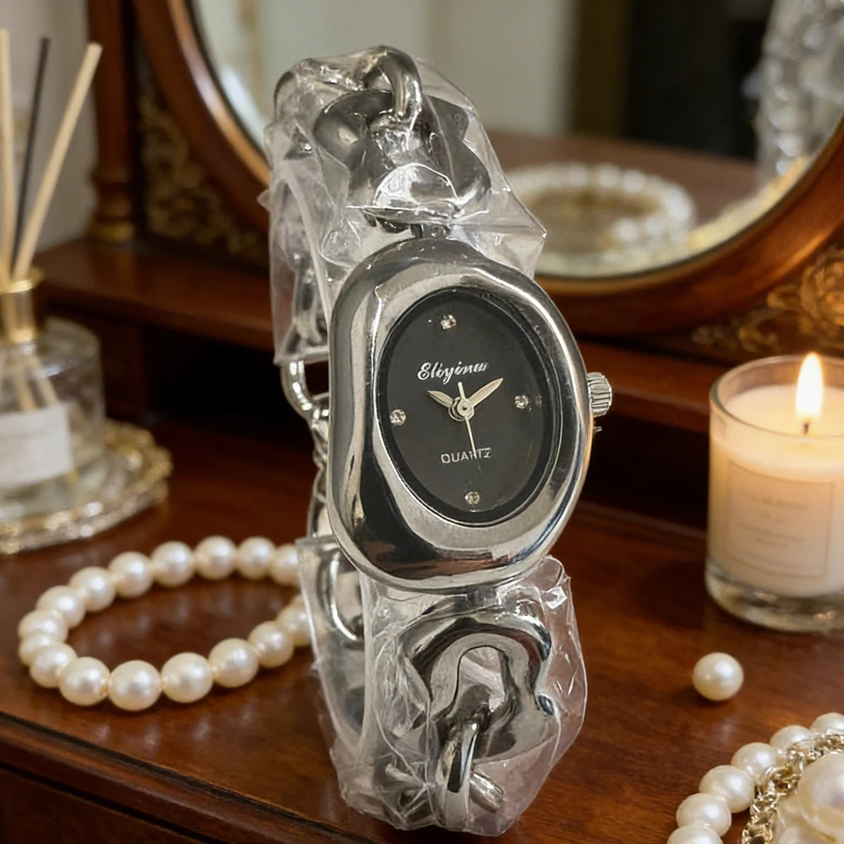 Casual and Fashionable Women's Student Watch, Half-Moon-Shaped Quartz Watch, Simple Chain Bracelet-Style Wristwatch, Versatile for Everyday Use