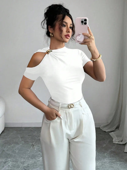 New trendy, elegant and versatile women's off-shoulder T-shirt
