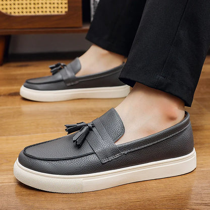 Fashion versatile men's board shoes low cut sleeves flat feet men's shoes tassel pendants men's casual sports shoes