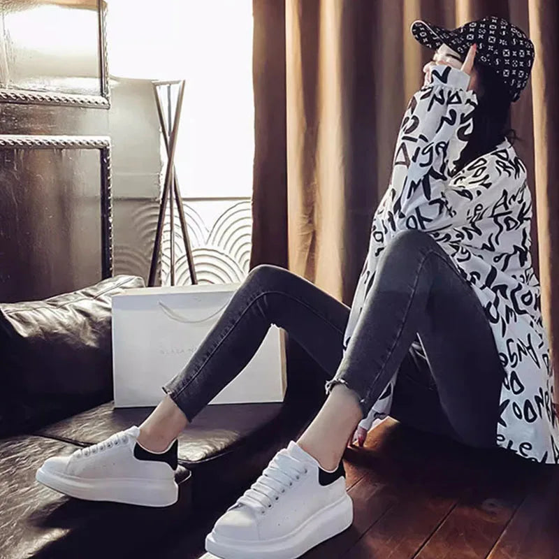 Unisex platform women sneakers for men spring and autumn—versatile fashion, casual white shoes designer a hidden wedge heel.