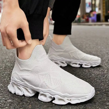 Men's breathable fly woven mesh blade sole for summer, trendy and fashionable men's shoes for one step
